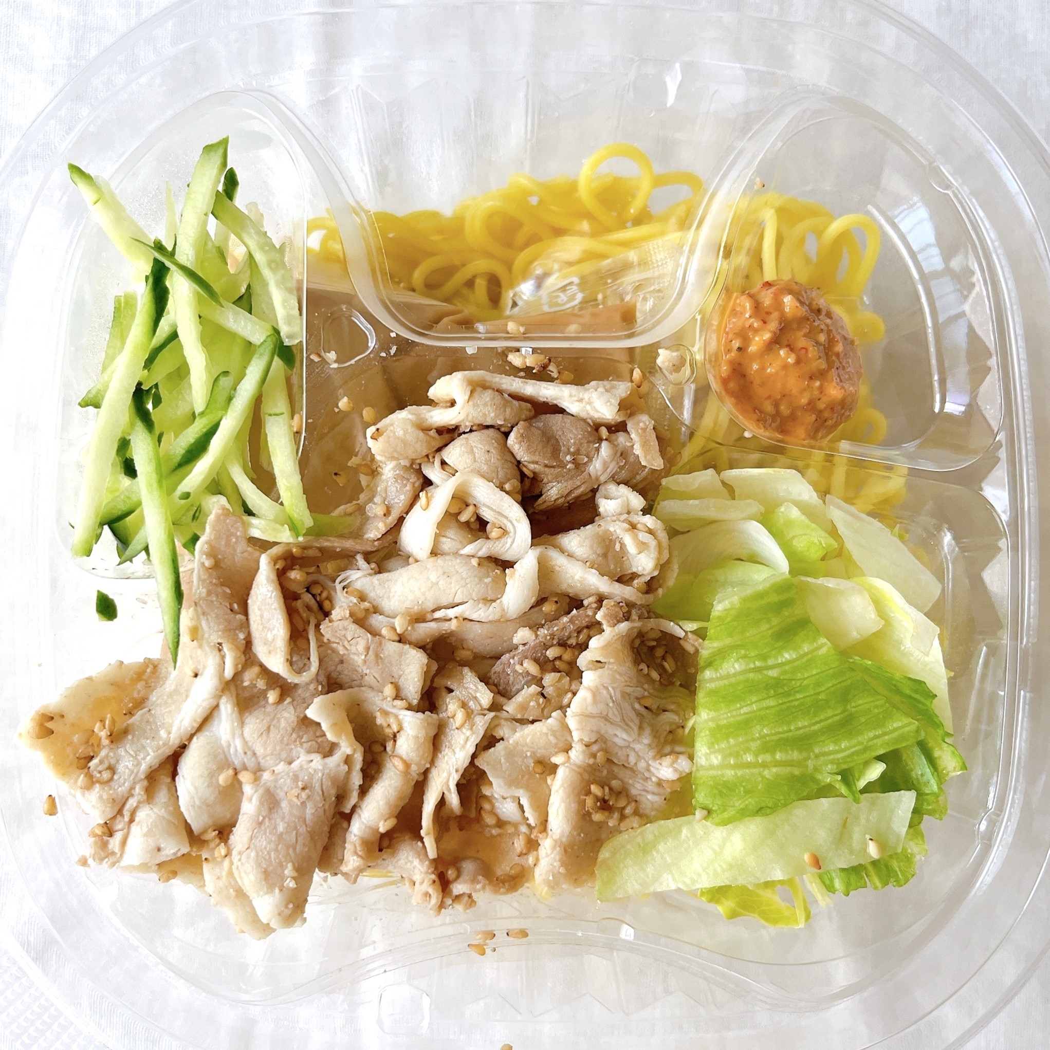 ローソンのオススメのフード「冷し中華（ごま）」