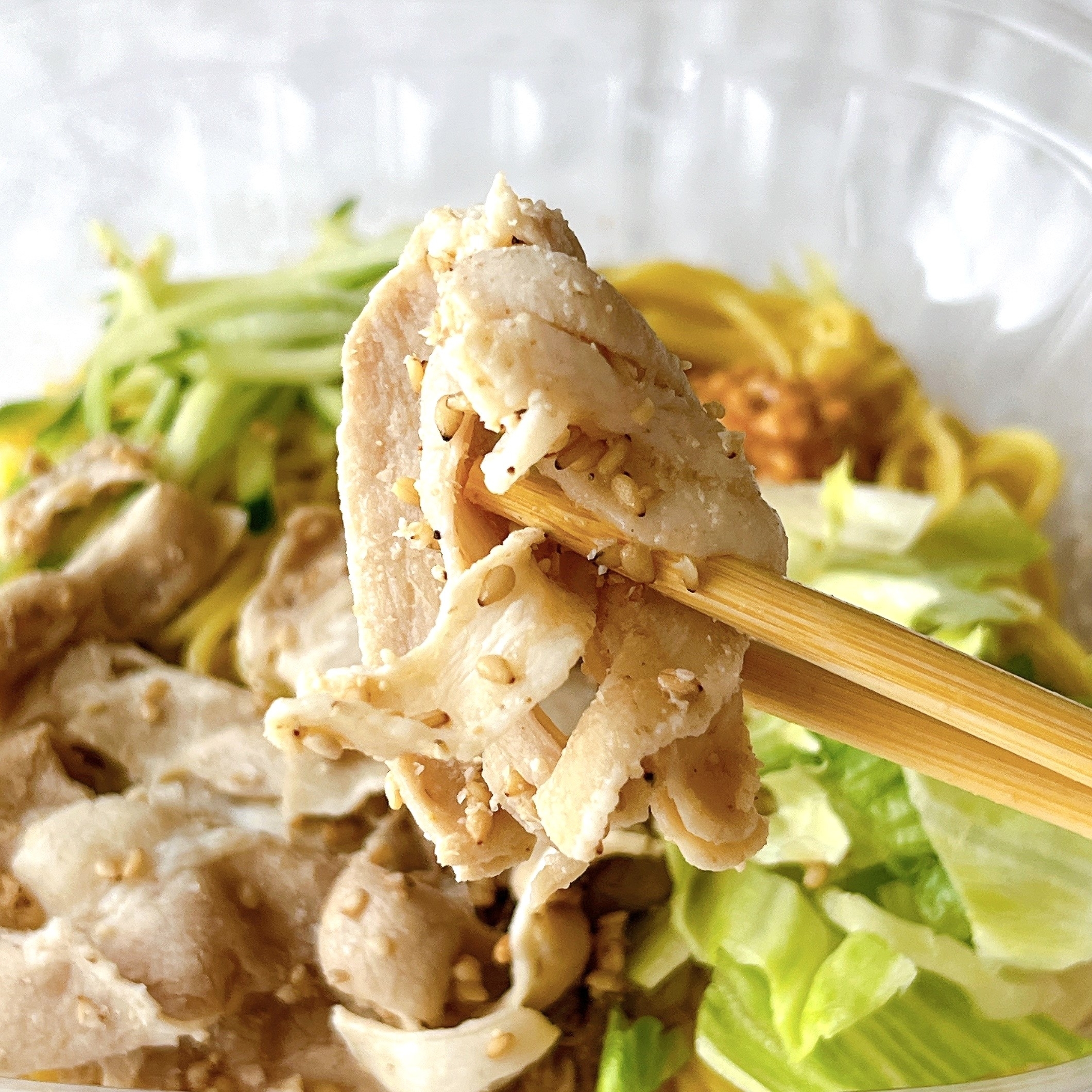 ローソンのオススメのフード「冷し中華（ごま）」