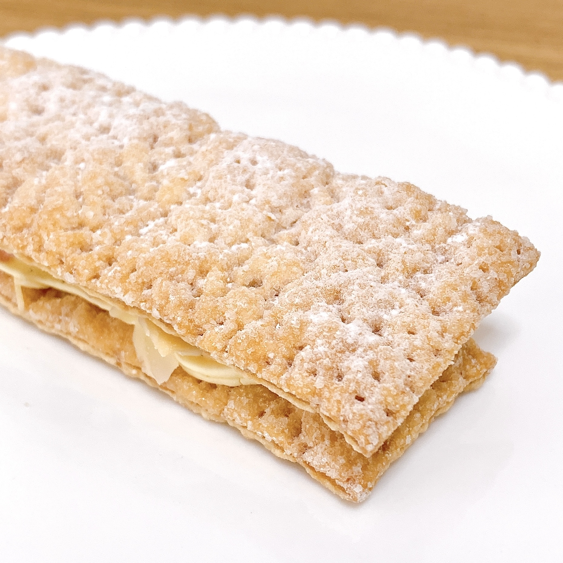 FamilyMart(ファミリーマート)のおすすめの冷凍スイーツ「凍ったまま食べる いちごのミルフィーユ」