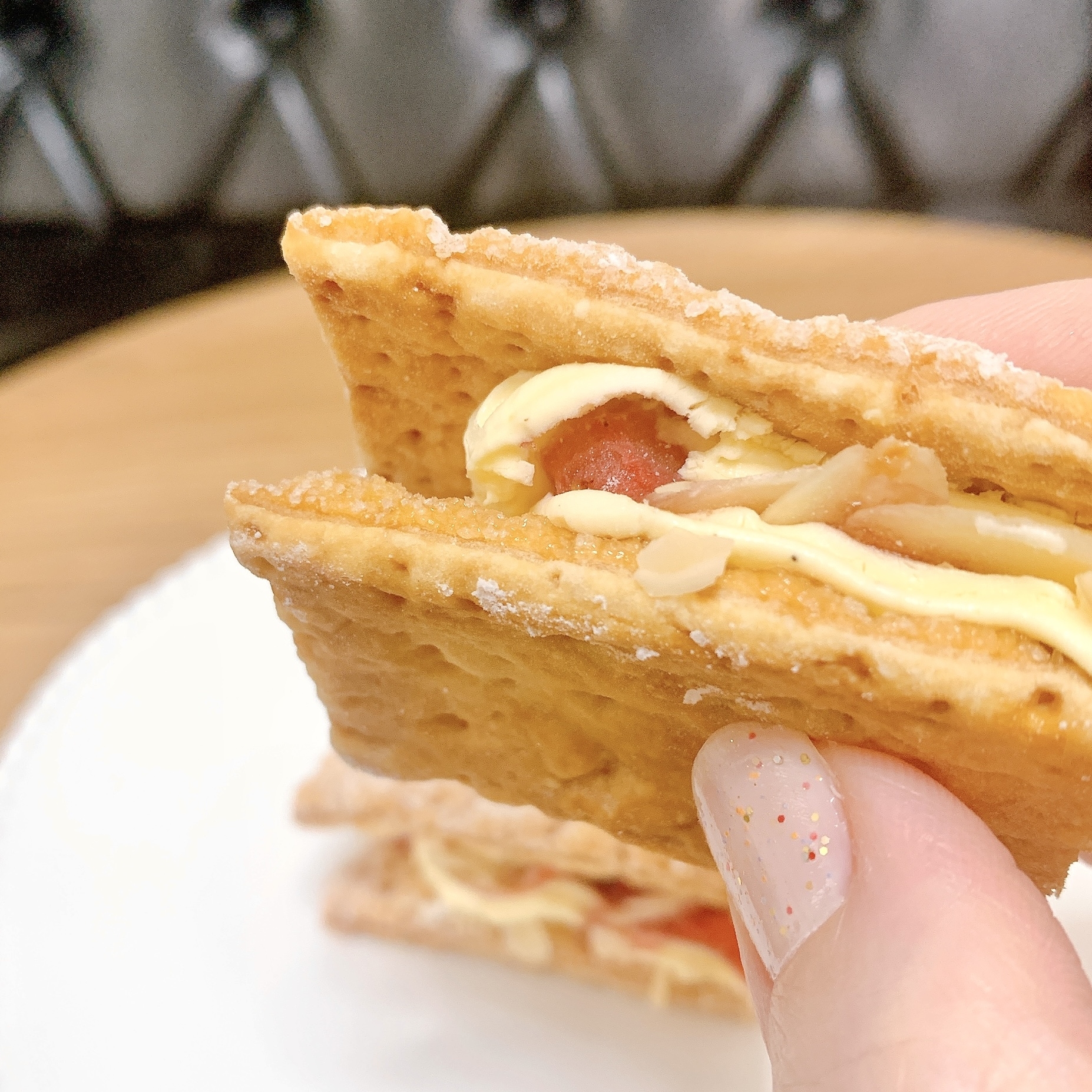 FamilyMart（ファミリーマート）のおすすめの冷凍スイーツ「凍ったまま食べる　いちごのミルフィーユ」