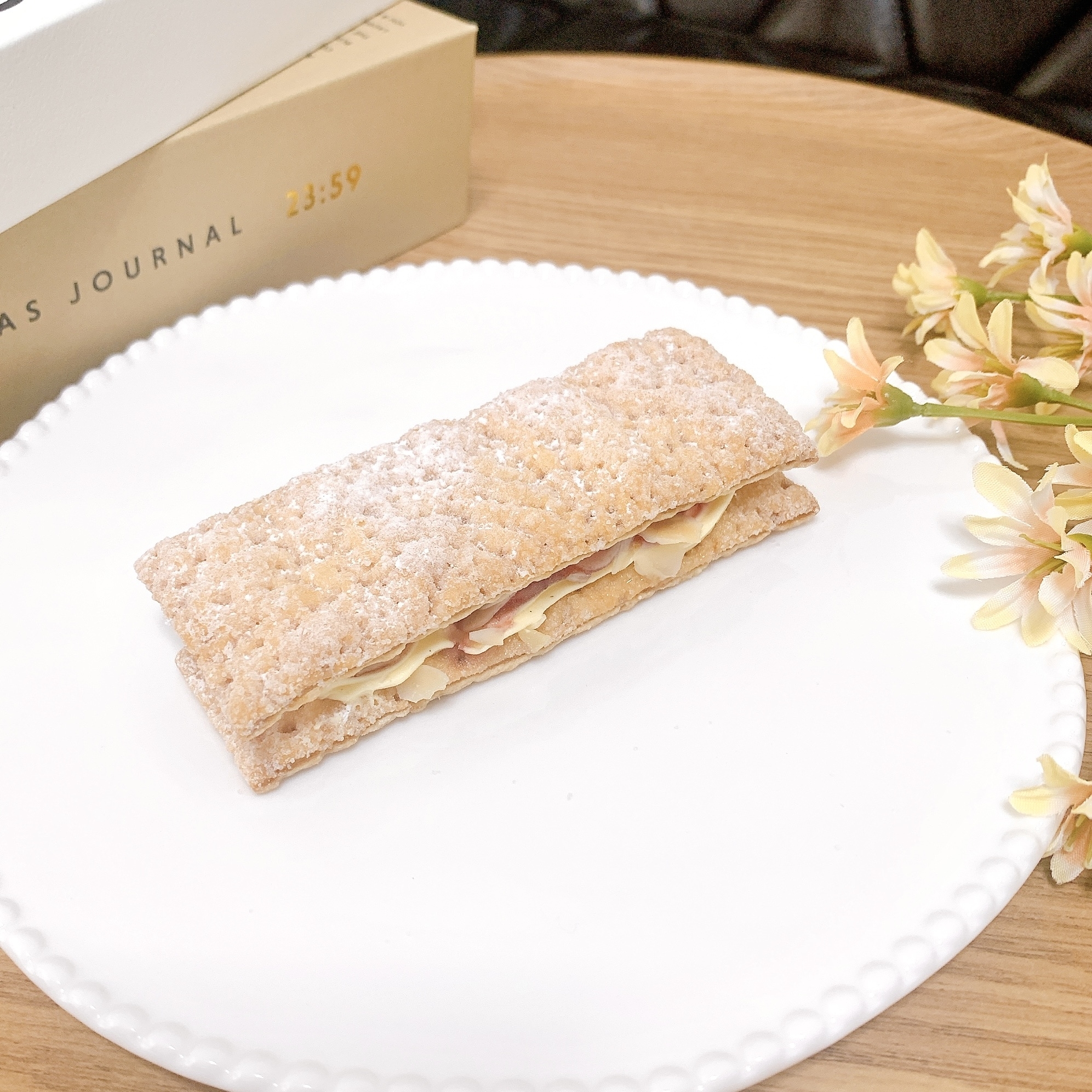 FamilyMart(ファミリーマート)のおすすめの冷凍スイーツ「凍ったまま食べる いちごのミルフィーユ」