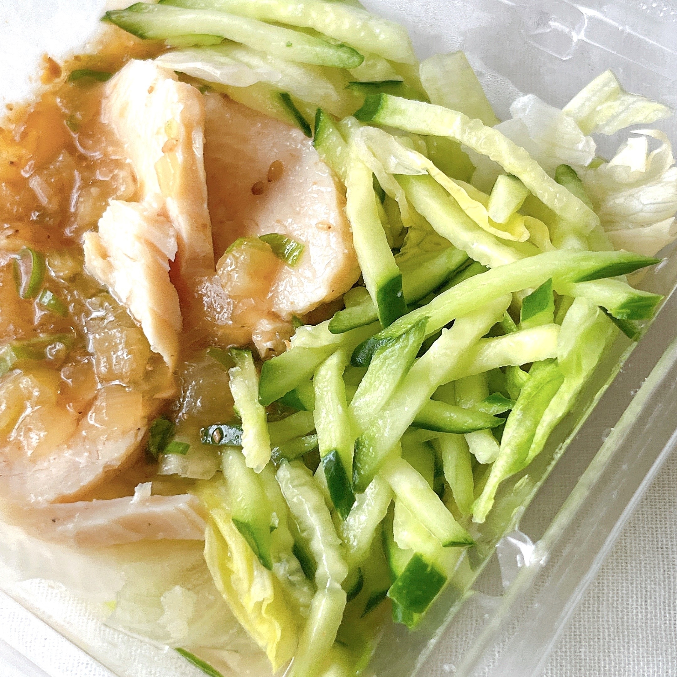 ローソンのオススメのサラダ「鶏の香味だれサラダ」