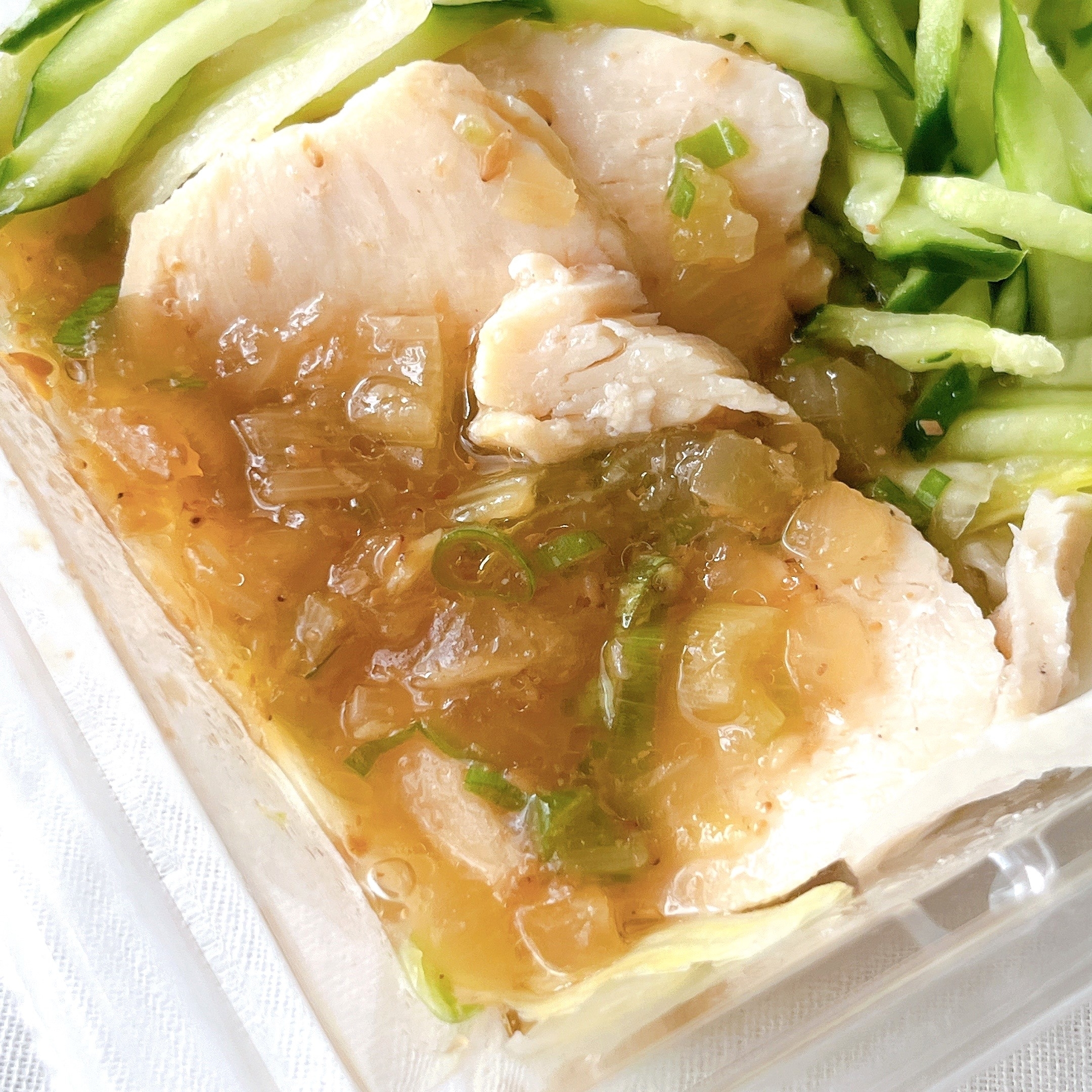 ローソンのオススメのサラダ「鶏の香味だれサラダ」