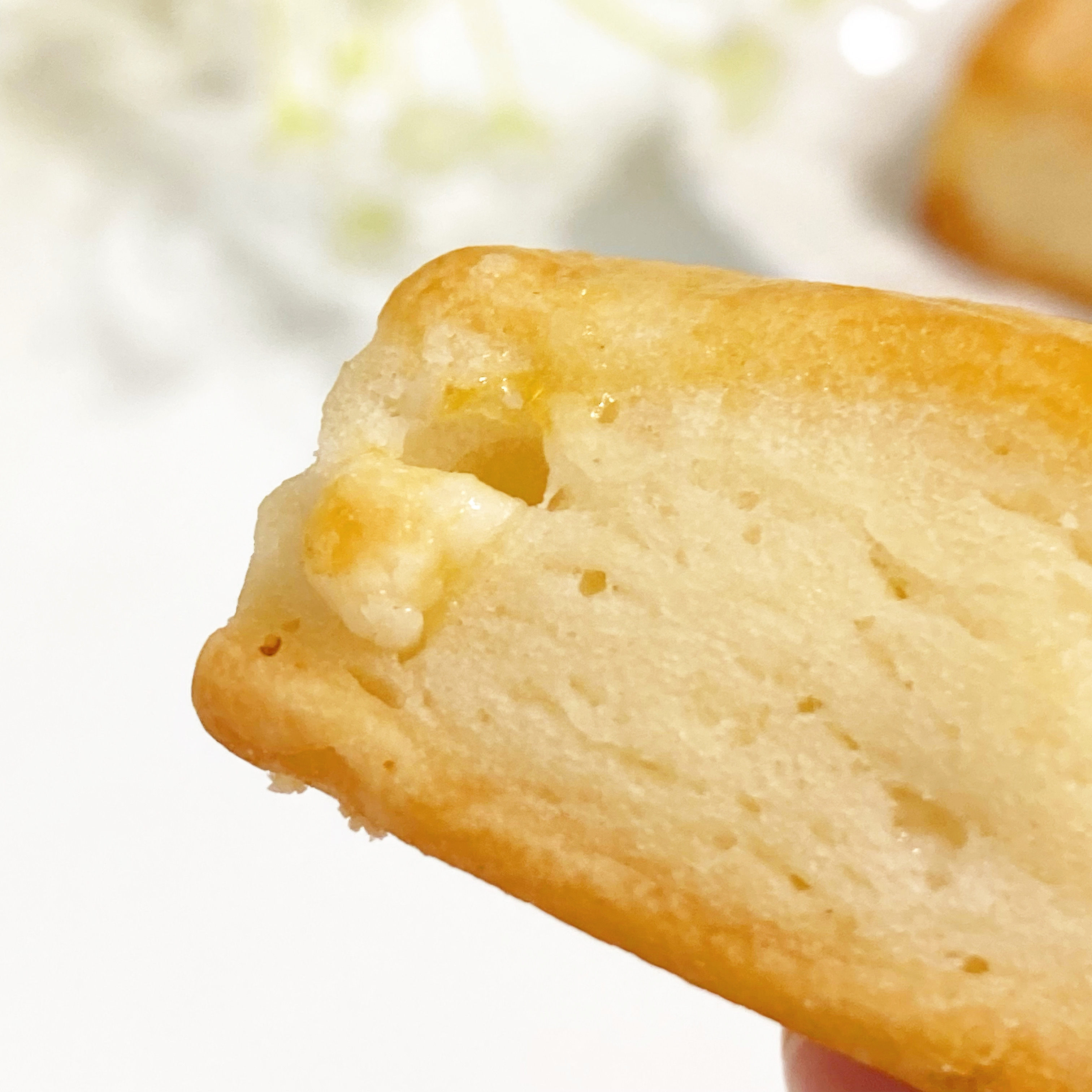 FamilyMart(ファミリーマート)の贅沢スイーツ「生スコーン6個入(ホワイトチョコ)」