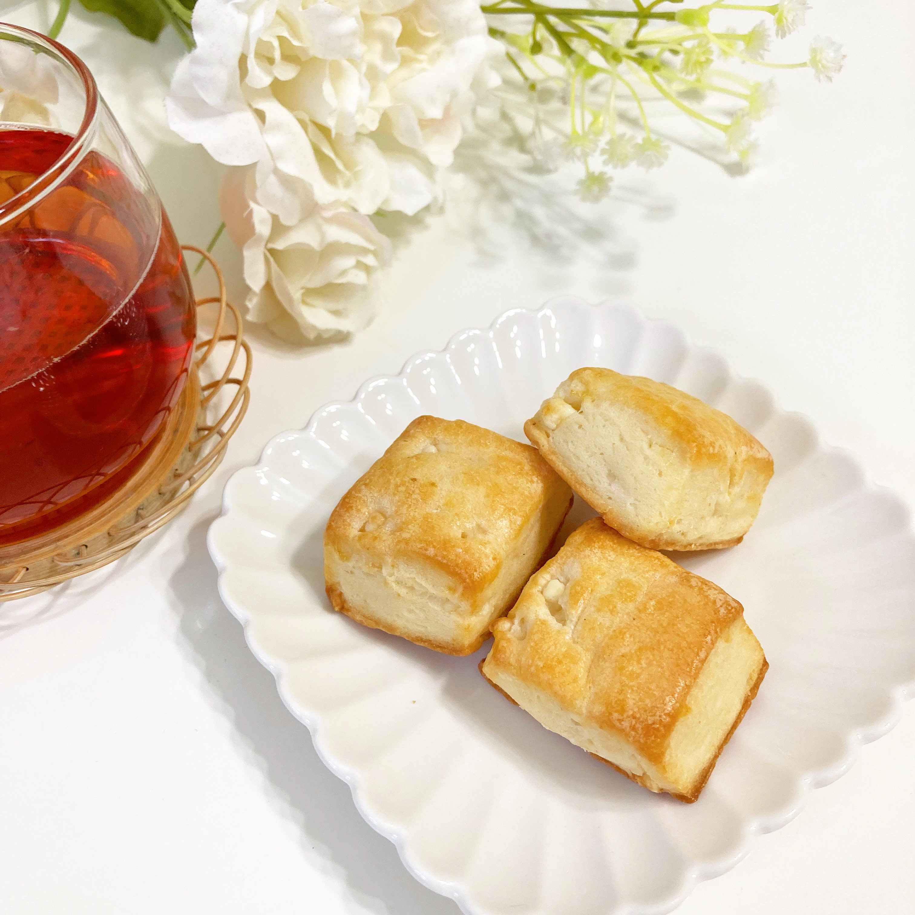 FamilyMart(ファミリーマート)の贅沢スイーツ「生スコーン6個入(ホワイトチョコ)」