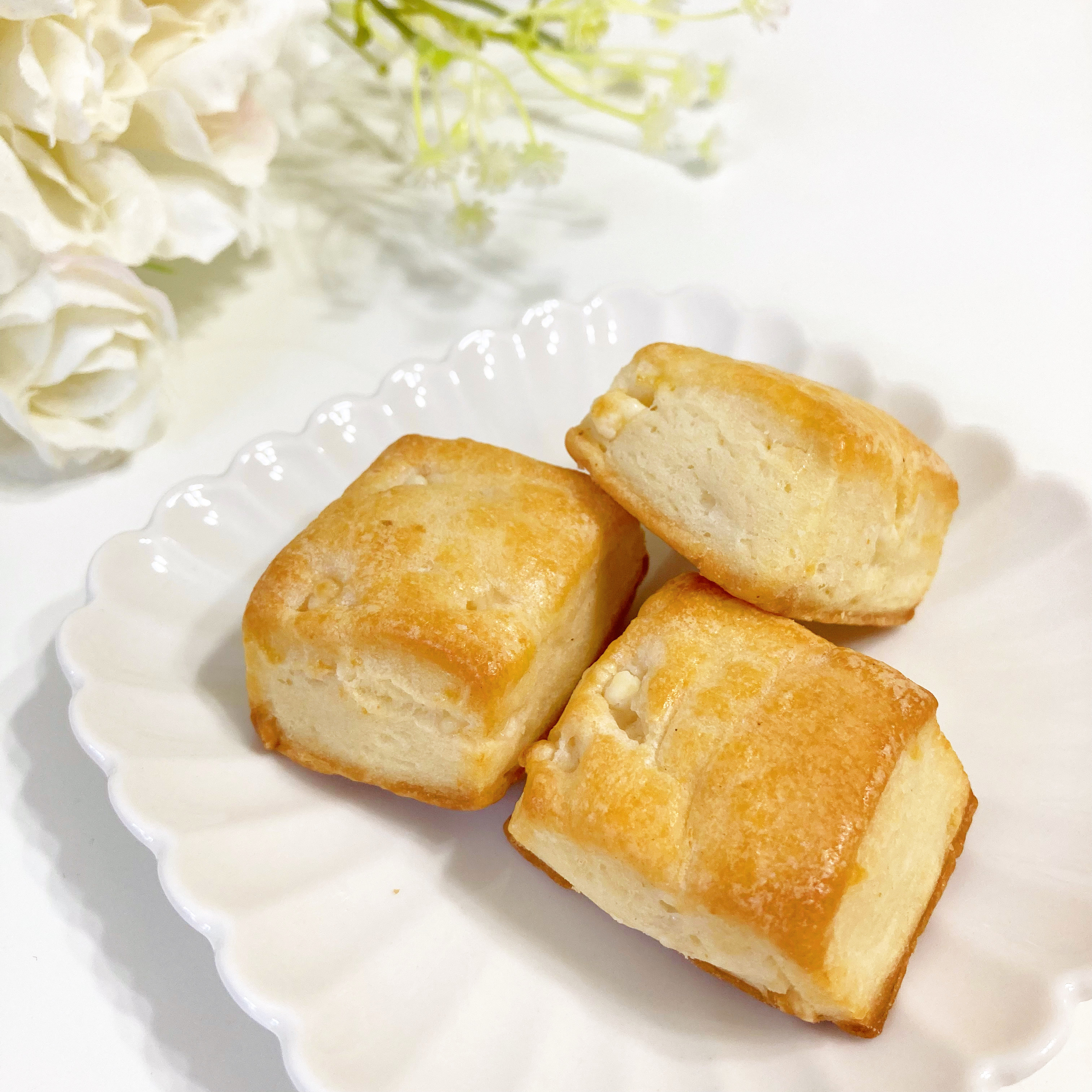 FamilyMart(ファミリーマート)の贅沢スイーツ「生スコーン6個入(ホワイトチョコ)」