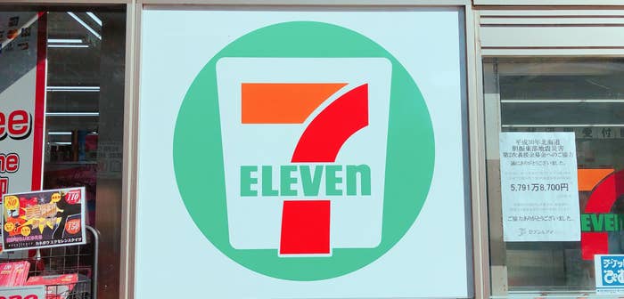 セブン‐イレブンの看板