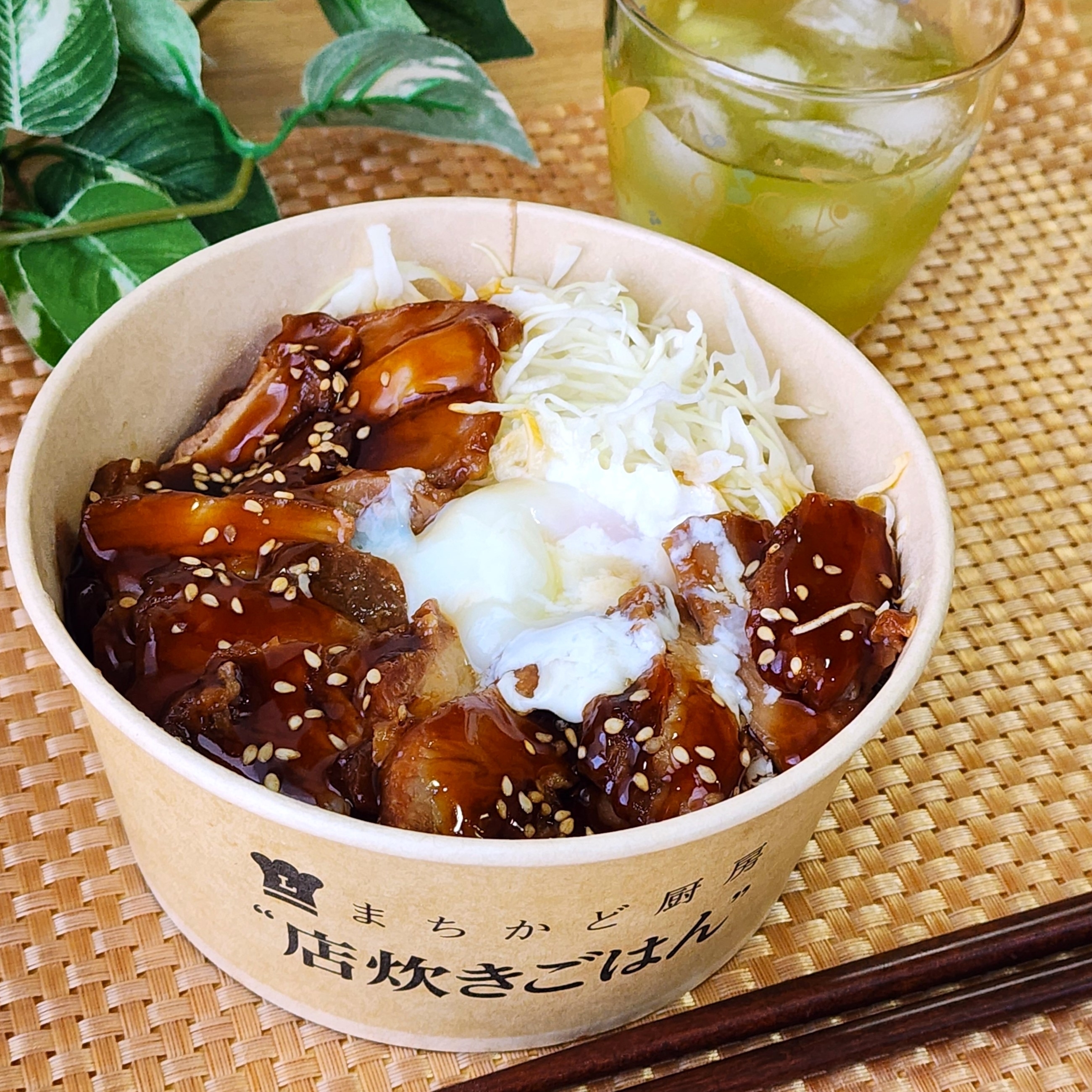 LAWSON(ローソン)のおすすめフード「直火で炙った焼豚丼」