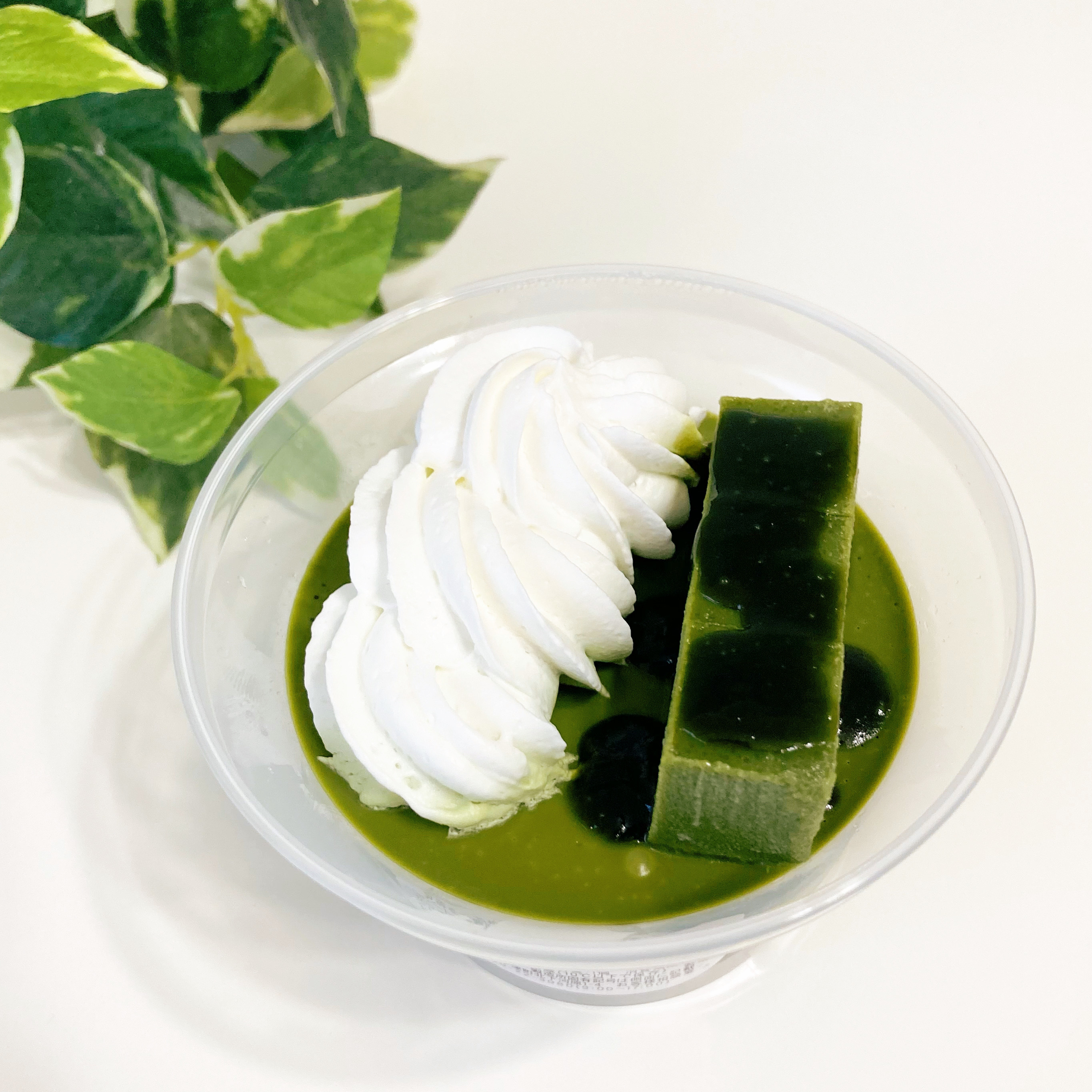 FamilyMart（ファミリーマート）のおすすめスイーツ「くりーむ抹茶パフェ」