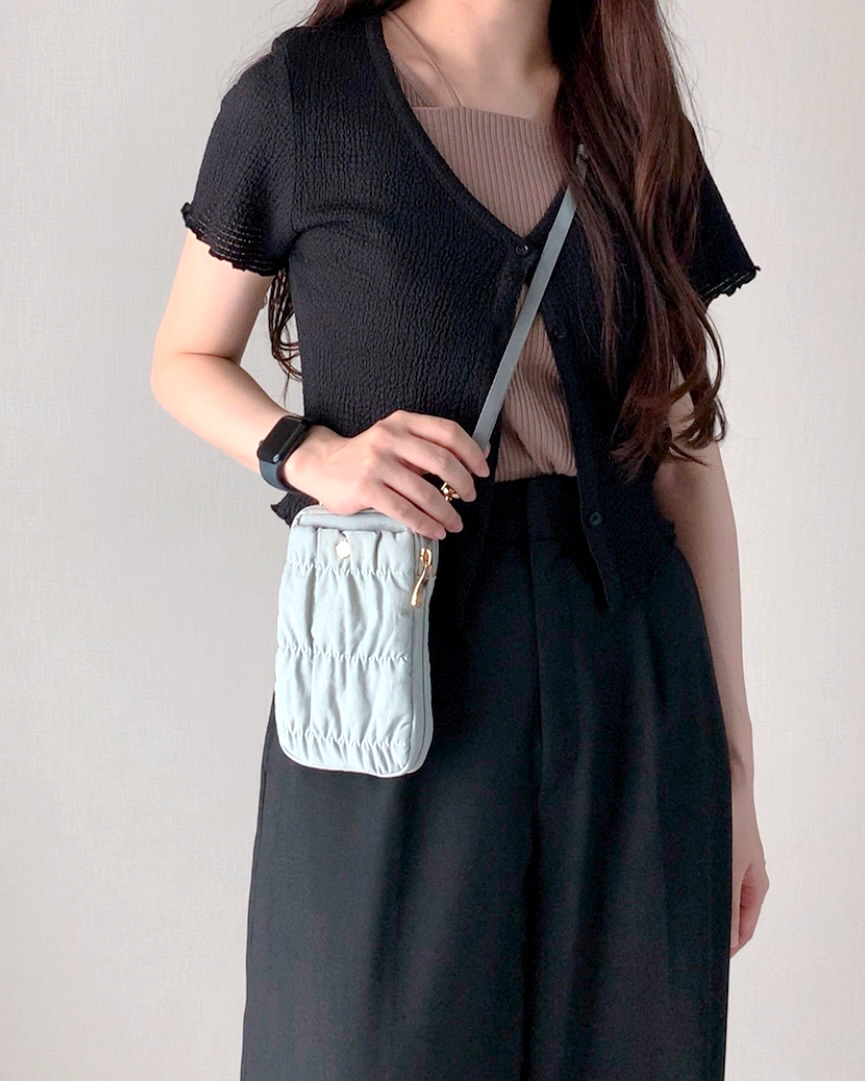 しまむらのおすすめファッションアイテム「HKギャザースマホ SLD」