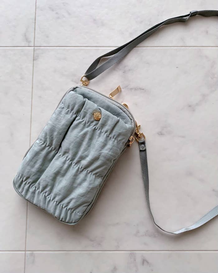 しまむらのおすすめファッションアイテム「HKギャザースマホ SLD」