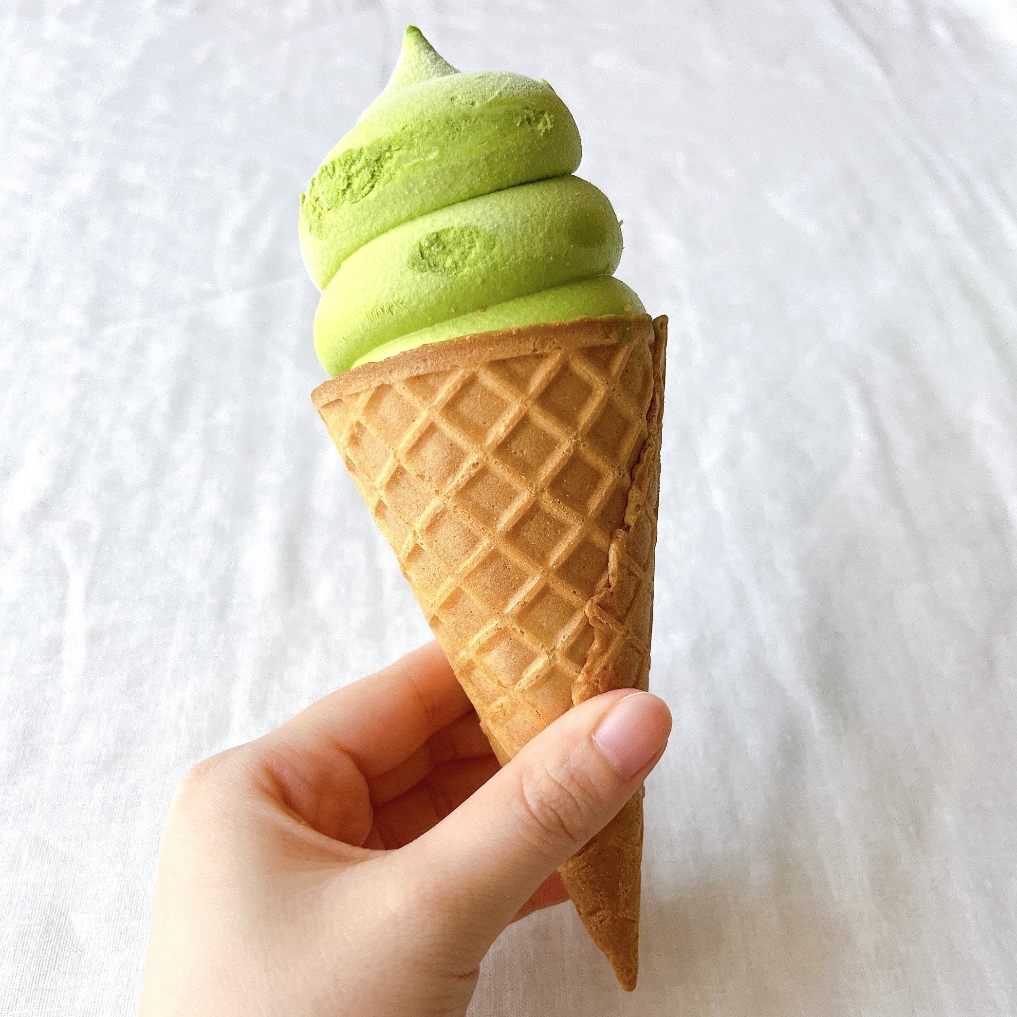 セブンイレブンのオススメのスイーツ「金のアイス ワッフルコーン 手摘み宇治抹茶 180ml」