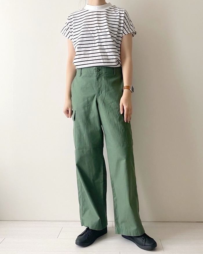 ユニクロのおすすめボトムス「ワイドストレートカーゴパンツ(丈標準72cm)」