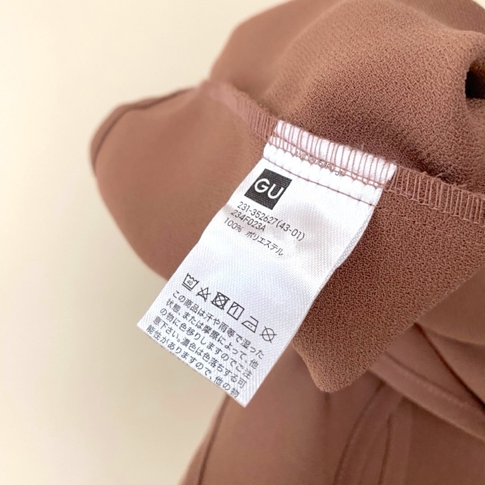 GU（ジーユー）のおすすめファッションアイテム「ラッフルスタンドカラーブラウス（半袖）Z+E」