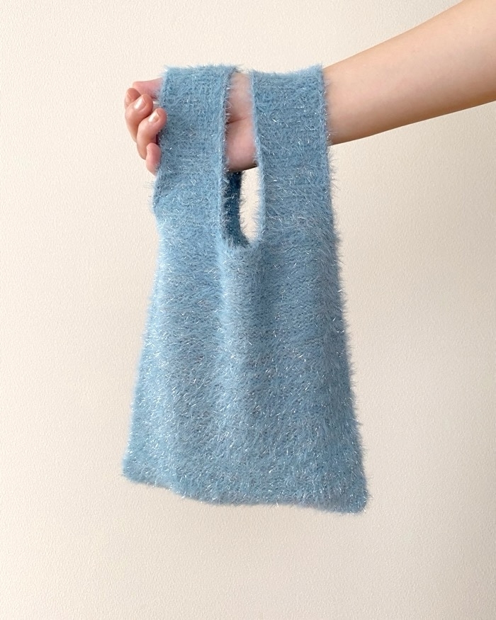 GU（ジーユー）のおすすめファッションアイテム「ラメニットミニバッグ」