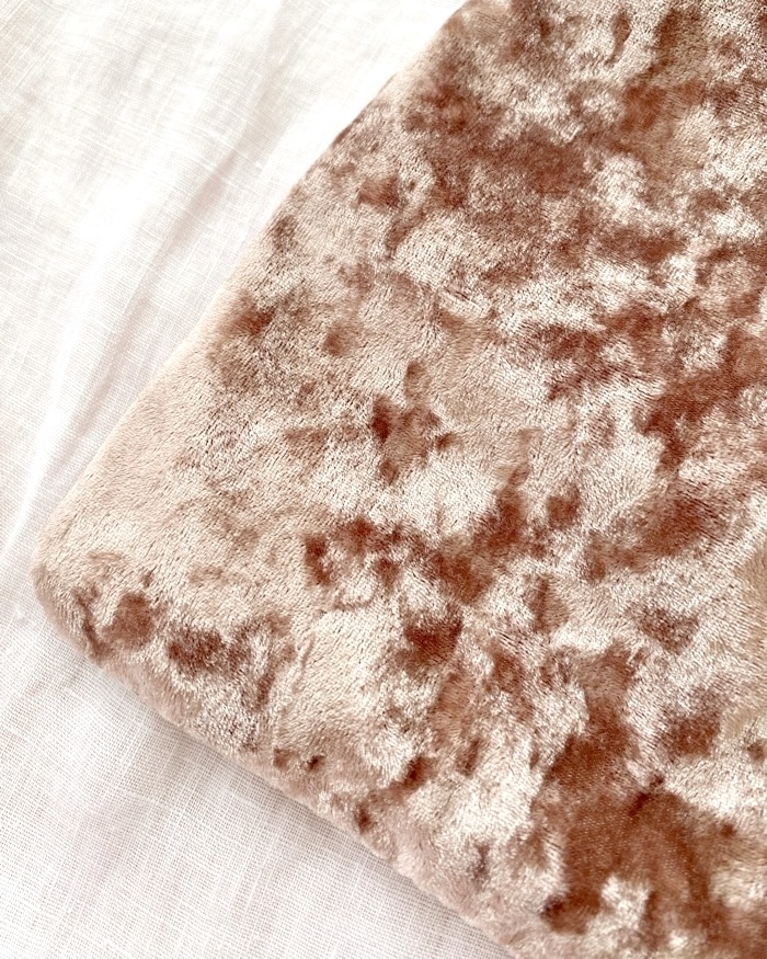 GU（ジーユー）のおすすめファッションアイテム「ベロアフリルハンドルバッグ」