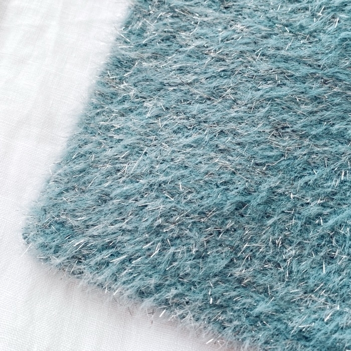 GU（ジーユー）のおすすめファッションアイテム「ラメニットミニバッグ」