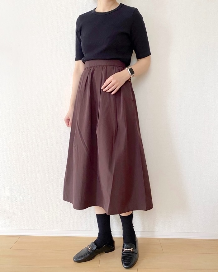 GU（ジーユー）のおすすめファッションアイテム「タックフレアスカートZ+E」のコーディネート