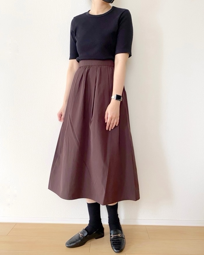 GU（ジーユー）のおすすめファッションアイテム「タックフレアスカートZ+E」