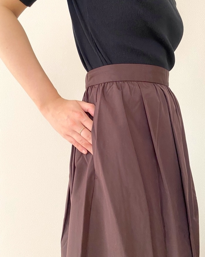 GU（ジーユー）のおすすめファッションアイテム「タックフレアスカートZ+E」
