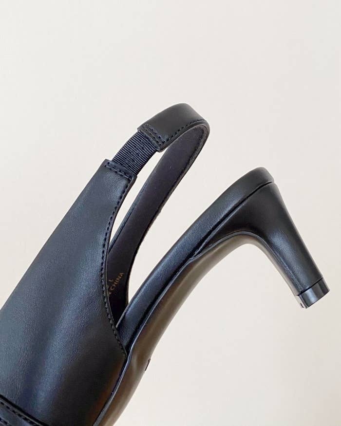 GU（ジーユー）のおすすめシューズ「バックベルトパンプス+E」