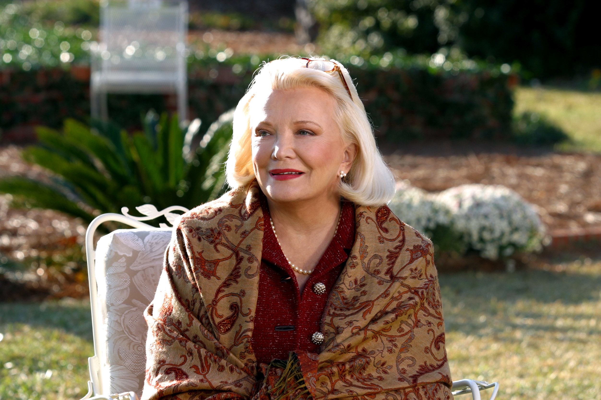 Closeup of Gena Rowlands as Allie sitting outside