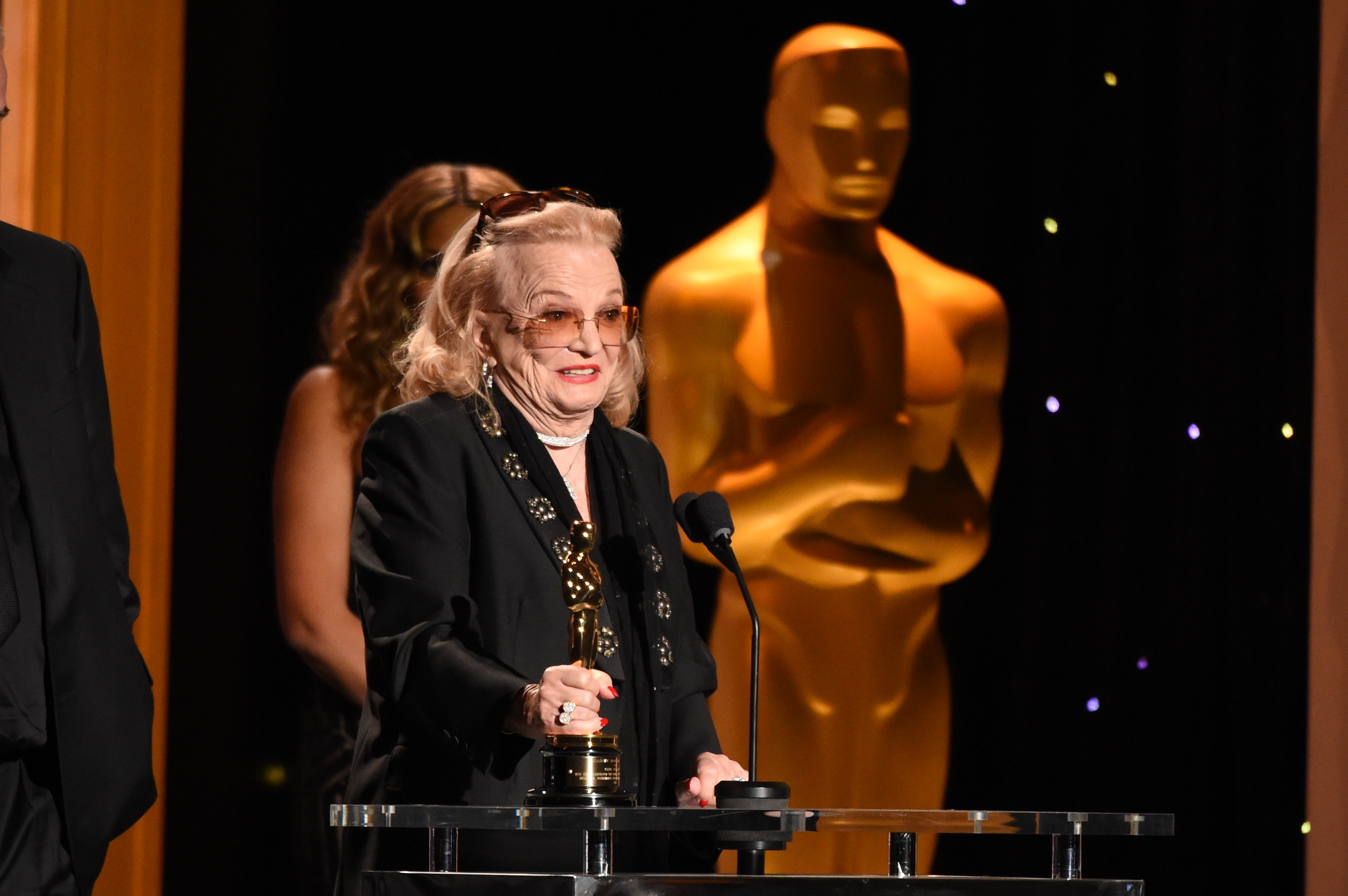 Gena Rowlands holding an Oscar at the podium