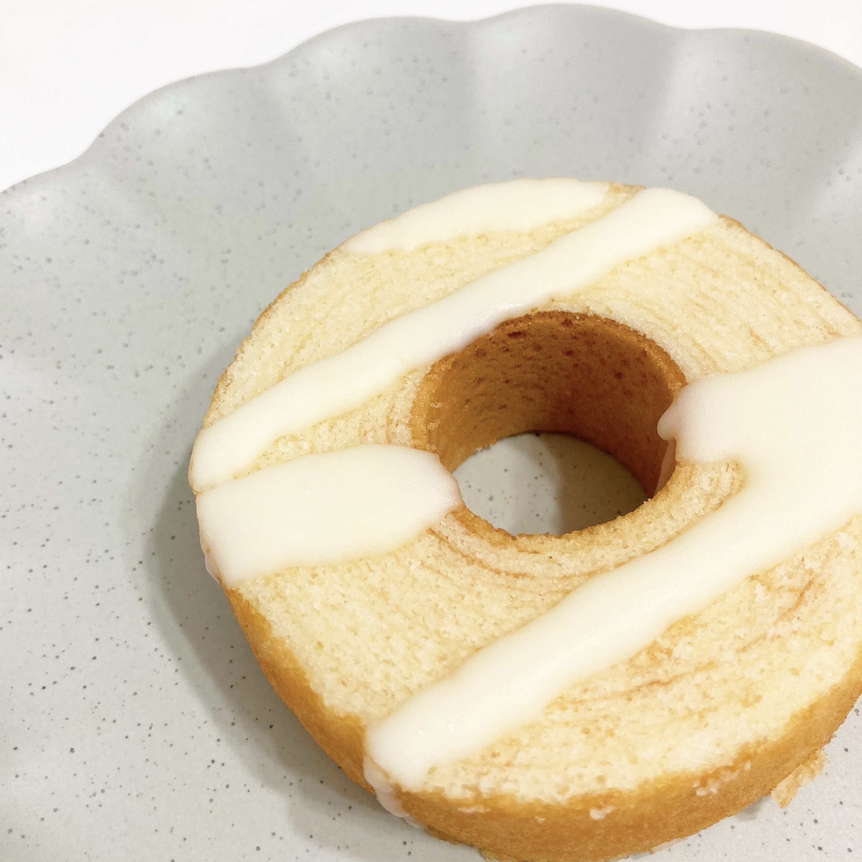 FamilyMart（ファミリーマート）のおすすめスイーツ「瀬戸内レモンのバウムクーヘン」