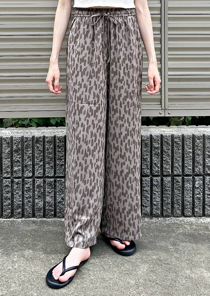 Honeys(ハニーズ)のおすすめパンツ「総柄イージーパンツ」