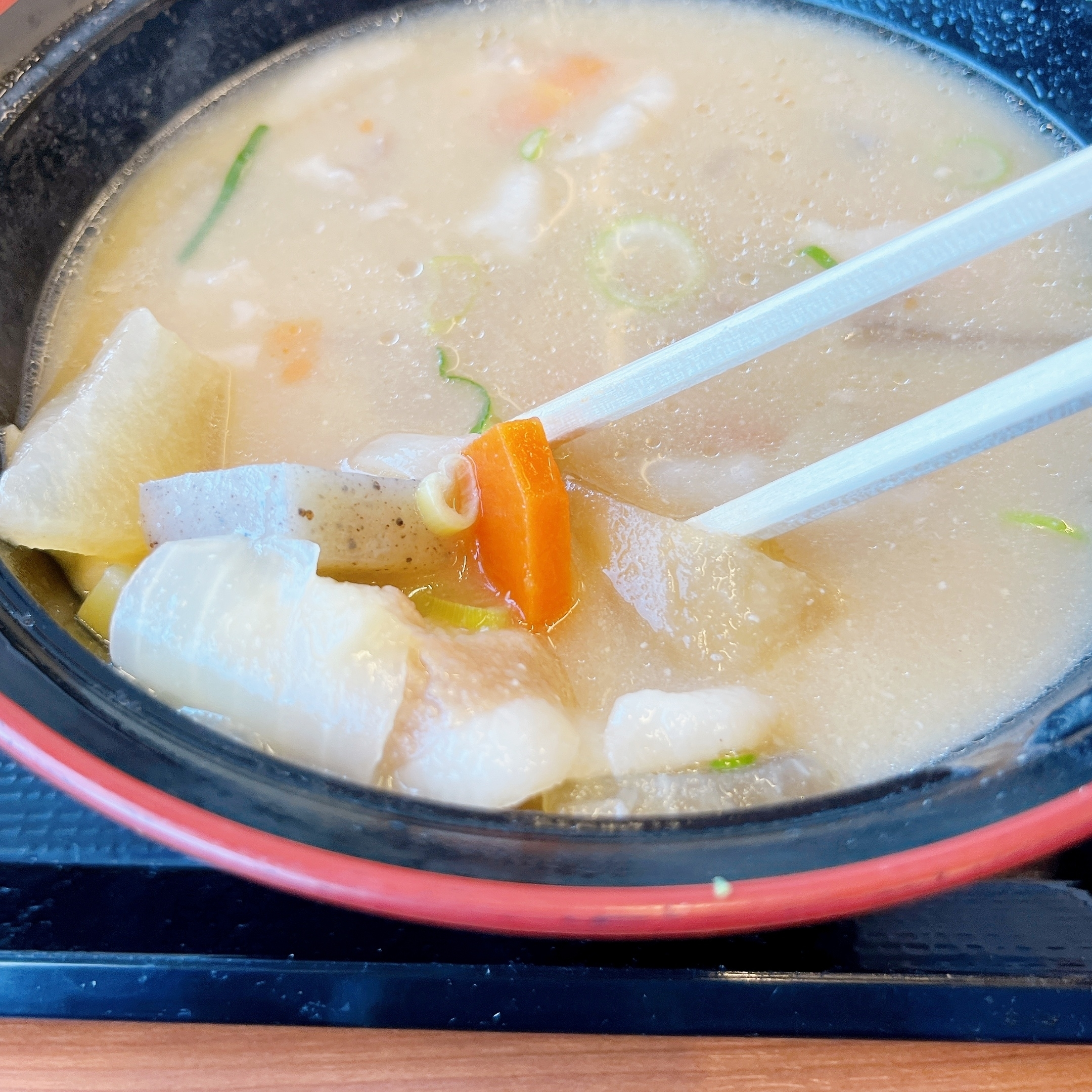 かつやのおすすめメニュー「とん汁定食(ヒレカツ)」