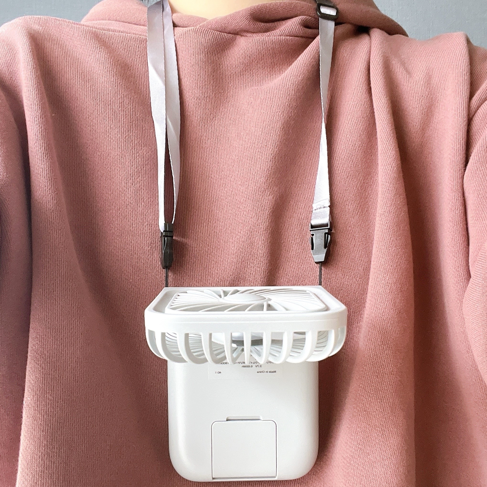 3COINS（スリーコインズ）のおすすめグッズ「4WAYハンディファン」