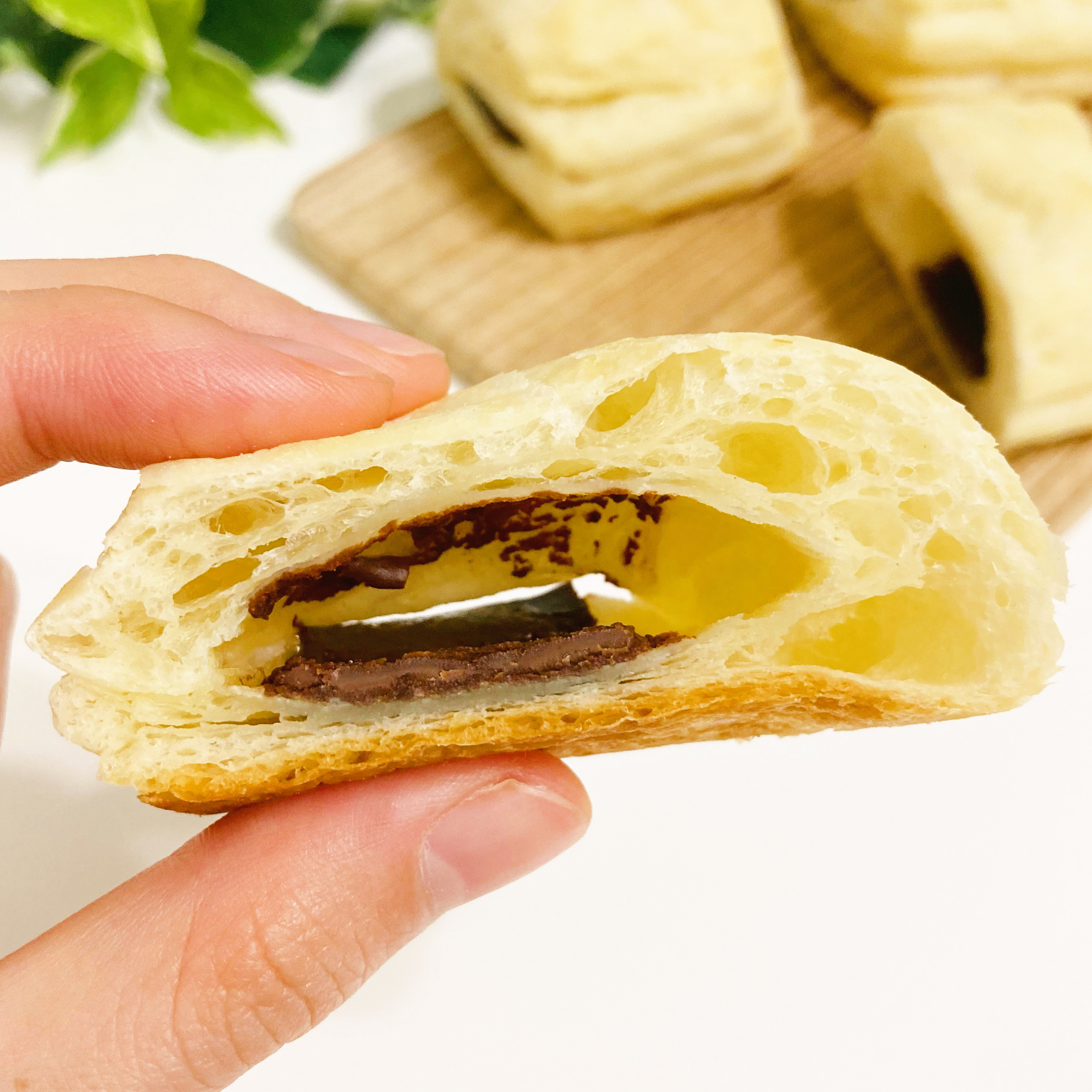 セブンのおすすめスイーツ「7プレミアム 白いデニッシュチョコ3個入」