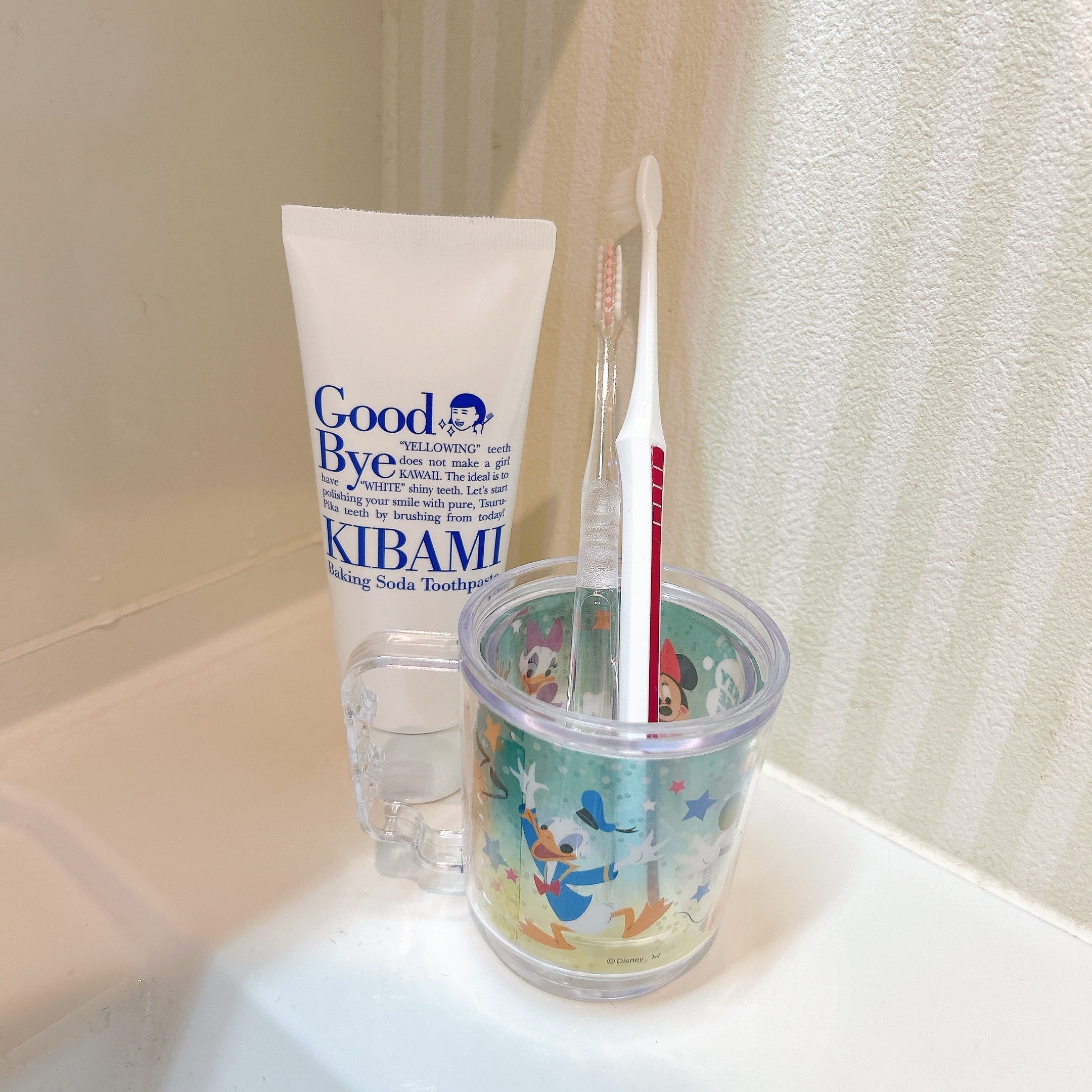 Seria（セリア）のおすすめディズニーグッズ「プリントフィルム入りマグカップ スタッキングタイプ／ミッキー＆フレンズ／カラフル」