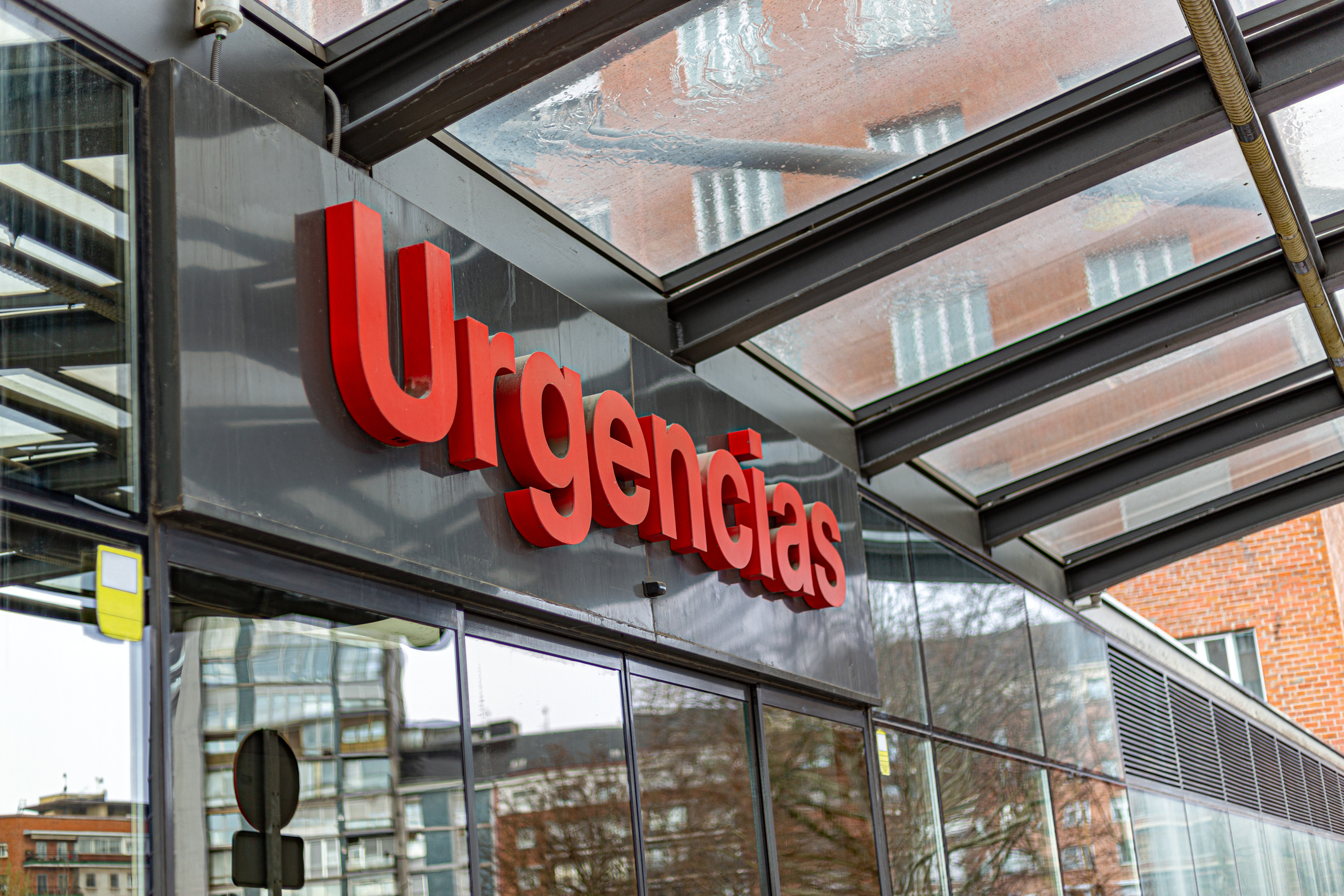 Entrance to a hospital emergency department in a Spanish-speaking area with the sign &quot;Urgencias&quot; above the door