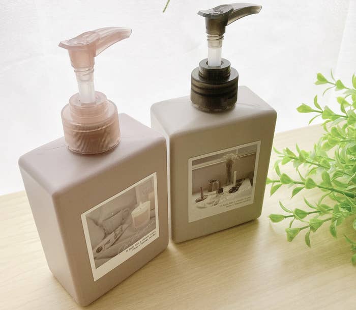 Seria（セリア）のオススメの雑貨「ポンプボトル フォトラベル300ml」