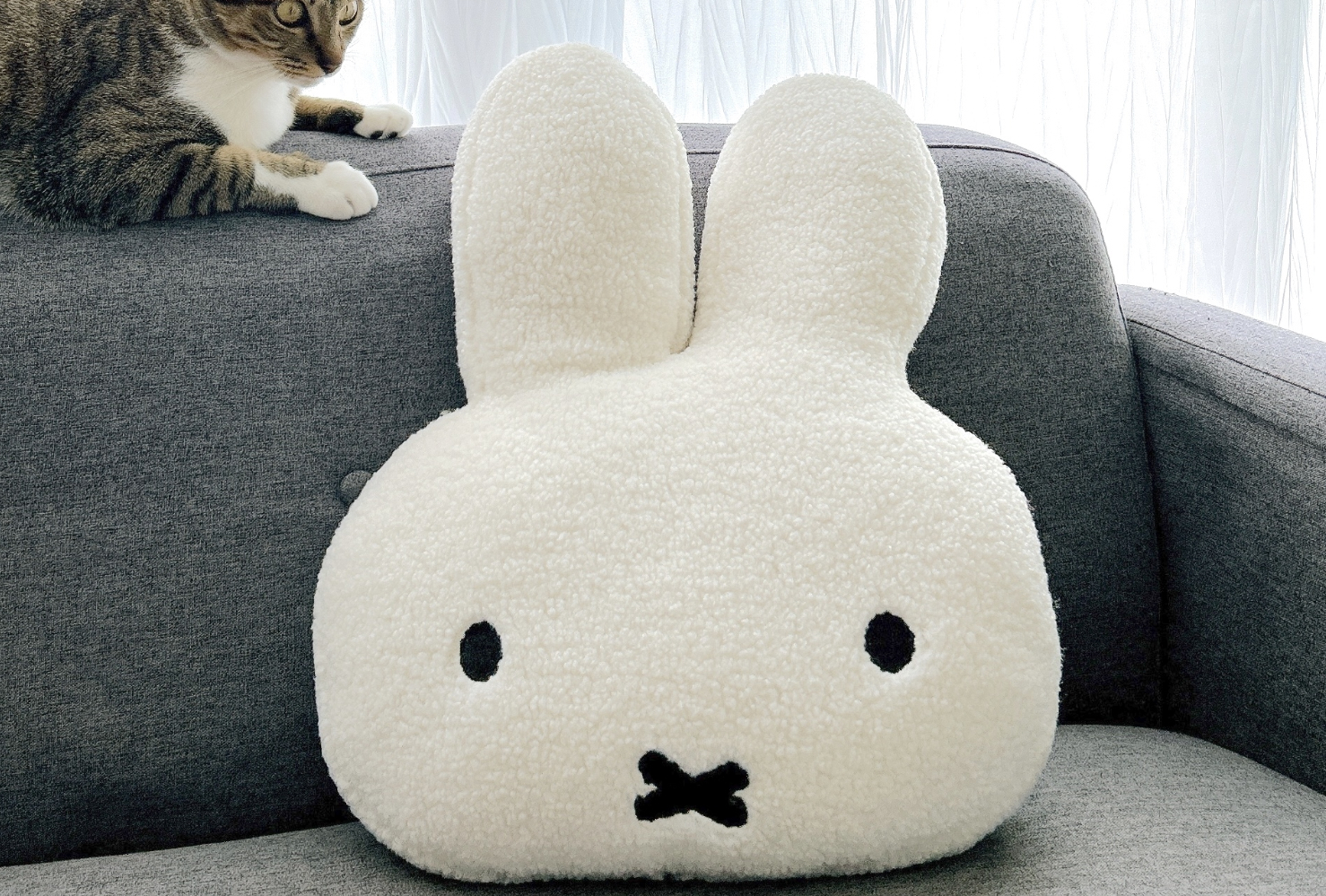 ニトリのおすすめインテリア「miffy ミッフィーボアダイカットクッション」