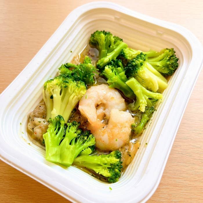 ローソンのおすすめおかず「海老とあさりのアヒージョ」