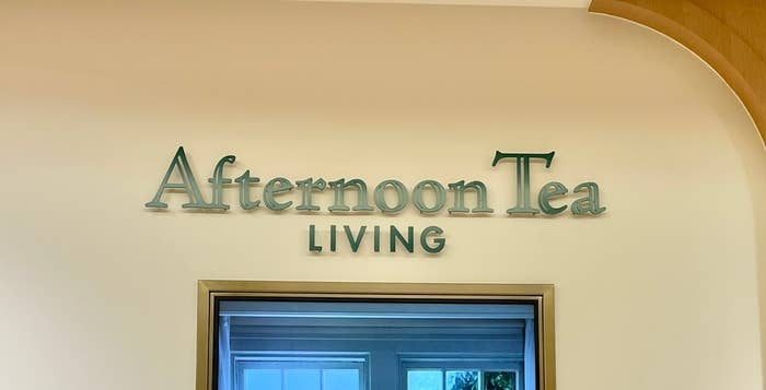 Afternoon Tea(アフタヌーンティー)の看板