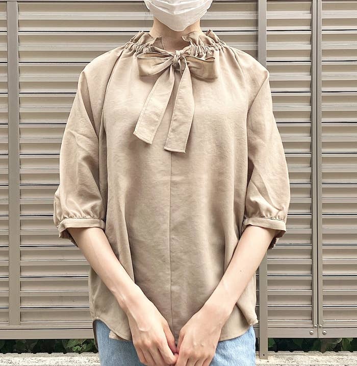 Honeys（ハニーズ）のおすすめトップス「6分袖フリルネックブラウス」