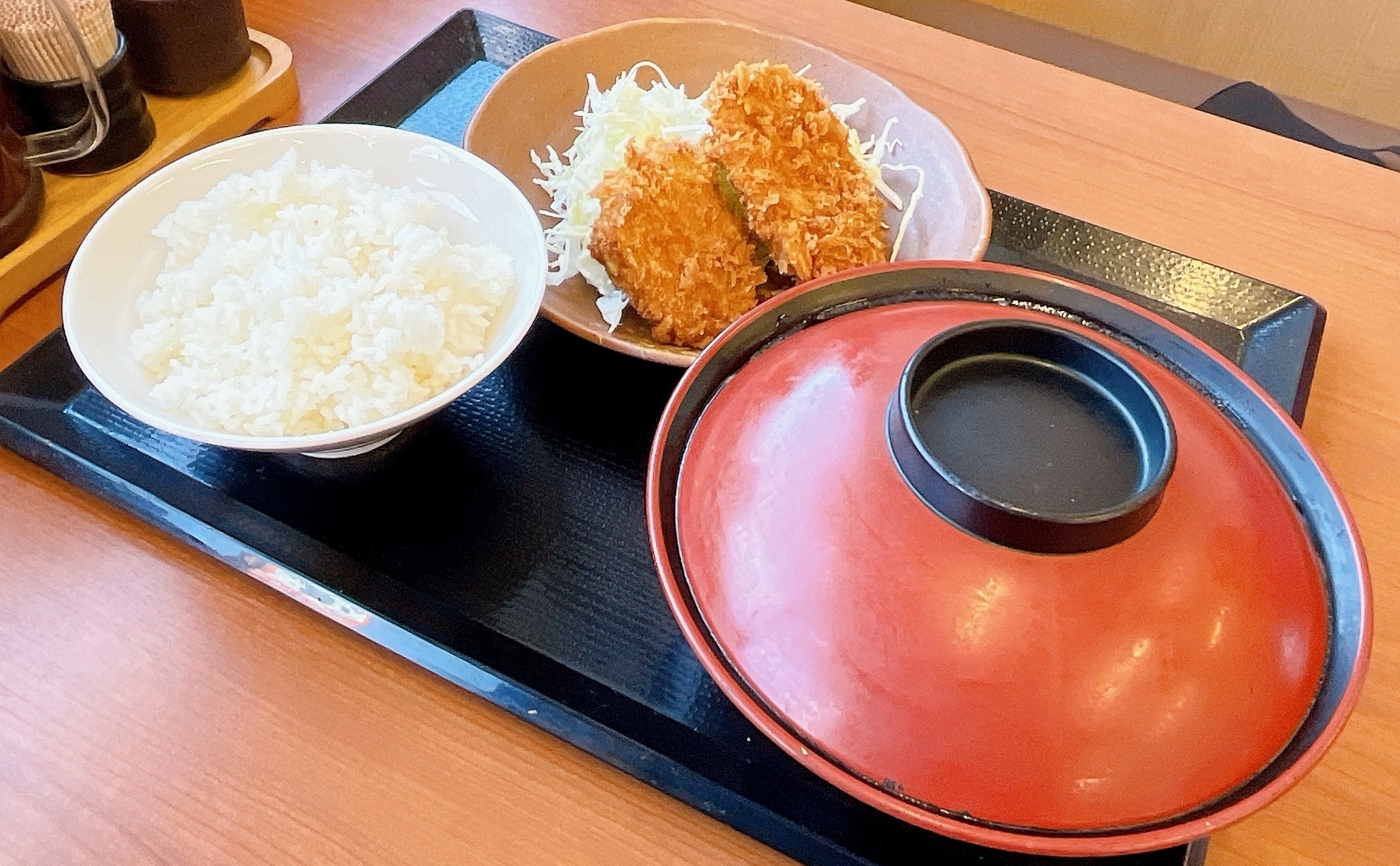 かつやのおすすめメニュー「とん汁定食（ヒレカツ）」