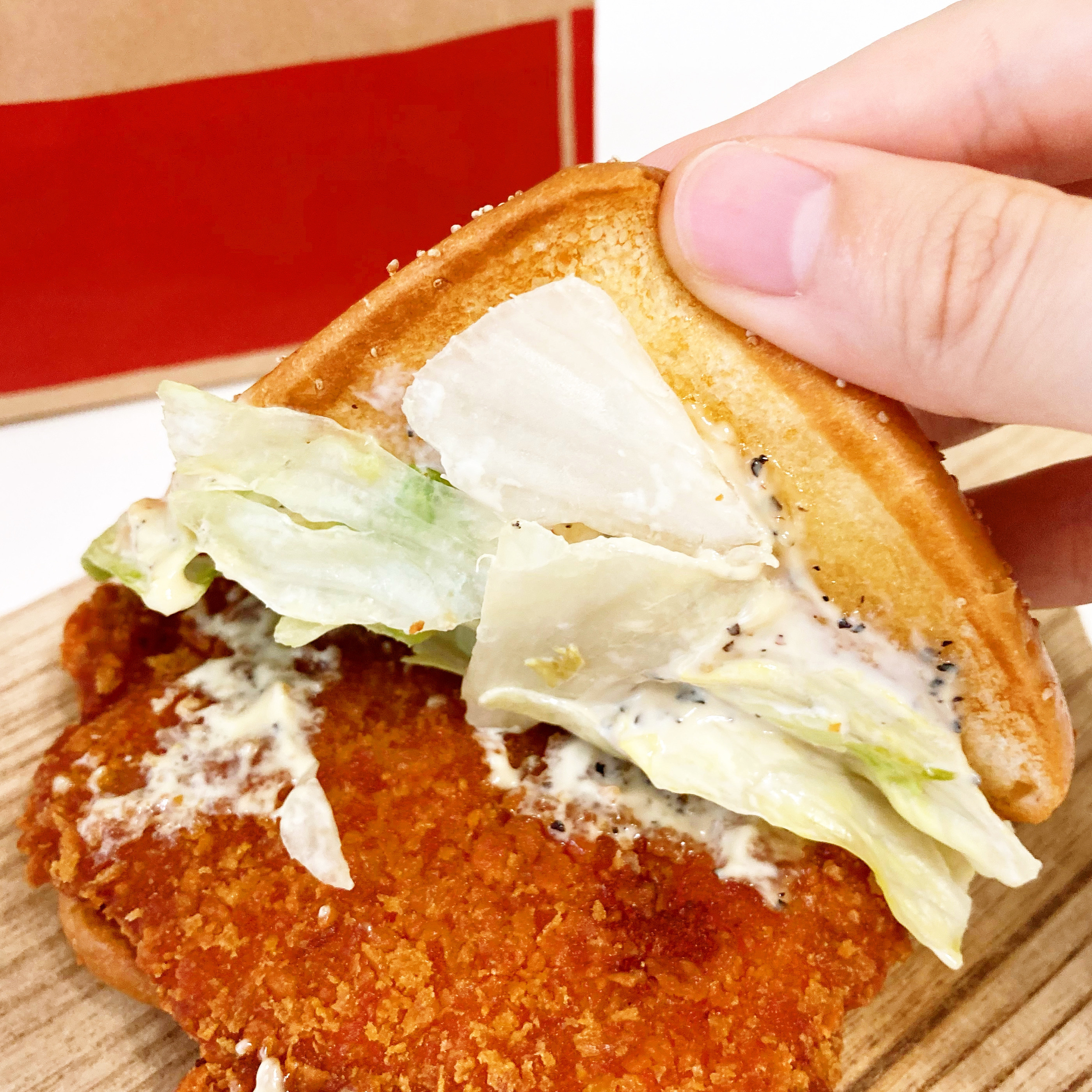 マクドナルドの新作ハンバーガー「ペペロン ジューシーホットチキン」