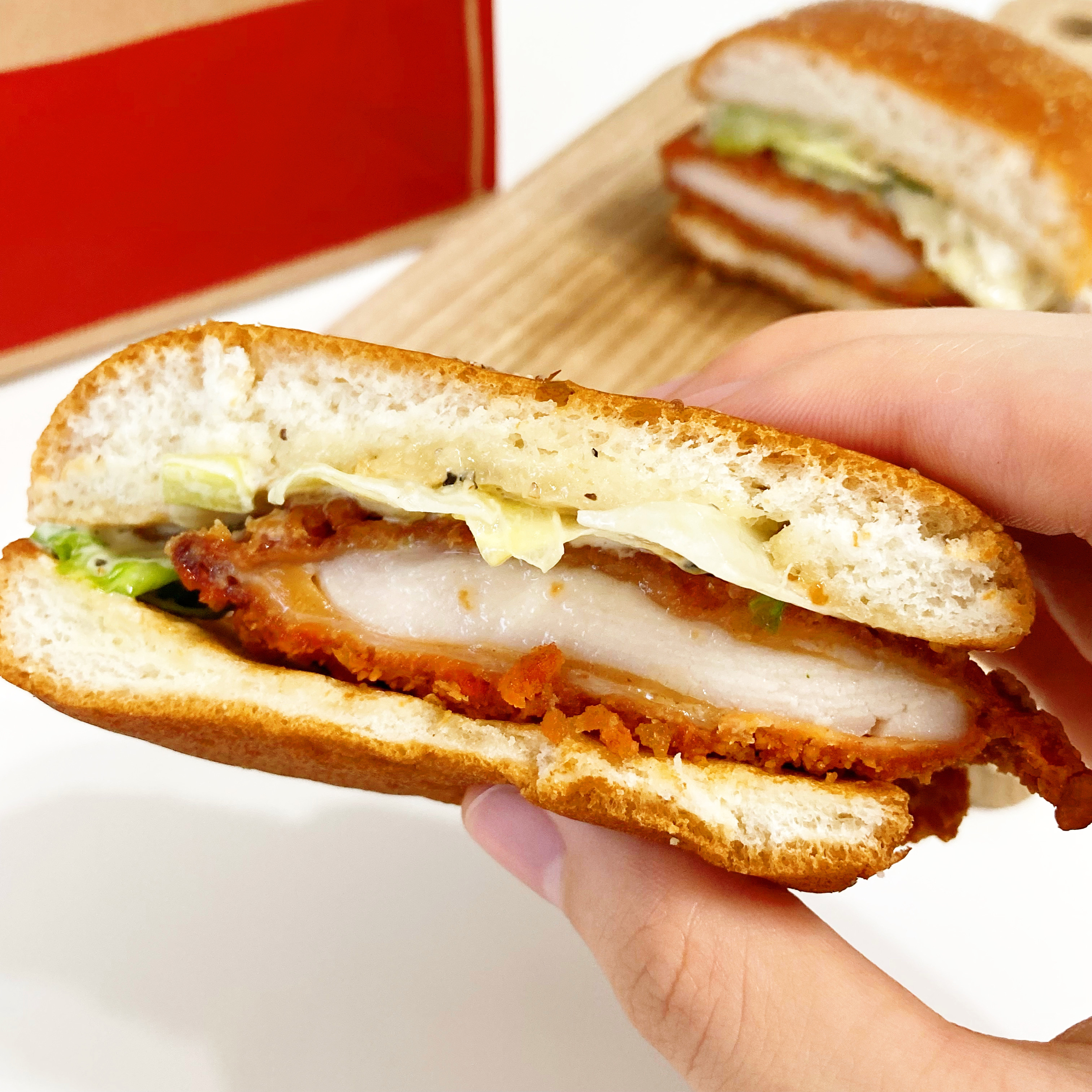 マクドナルドの新作ハンバーガー「ペペロン ジューシーホットチキン」