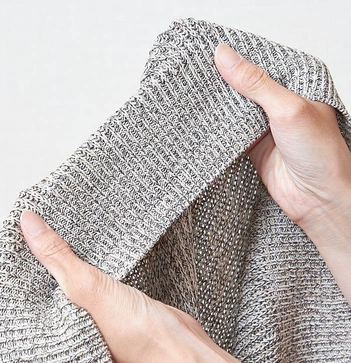 GU（ジーユー）のおすすめファッションアイテム「ウォッシャブルメランジVネックベスト」