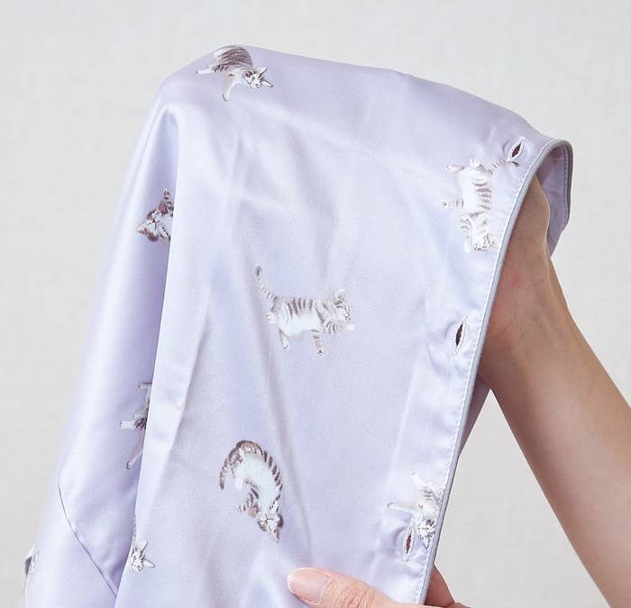 GU（ジーユー）のおすすめファッションアイテム「サテンパジャマ（半袖＆ショートパンツ）（キャット）」