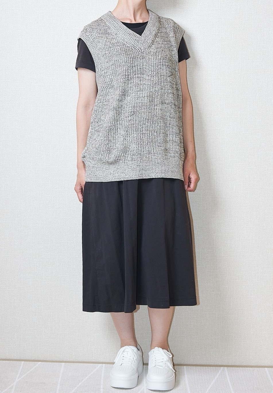 GU（ジーユー）のおすすめファッションアイテム「ウォッシャブルメランジVネックベスト」のコーディネート