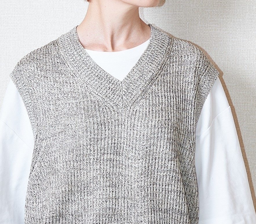 GU（ジーユー）のおすすめファッションアイテム「ウォッシャブルメランジVネックベスト」