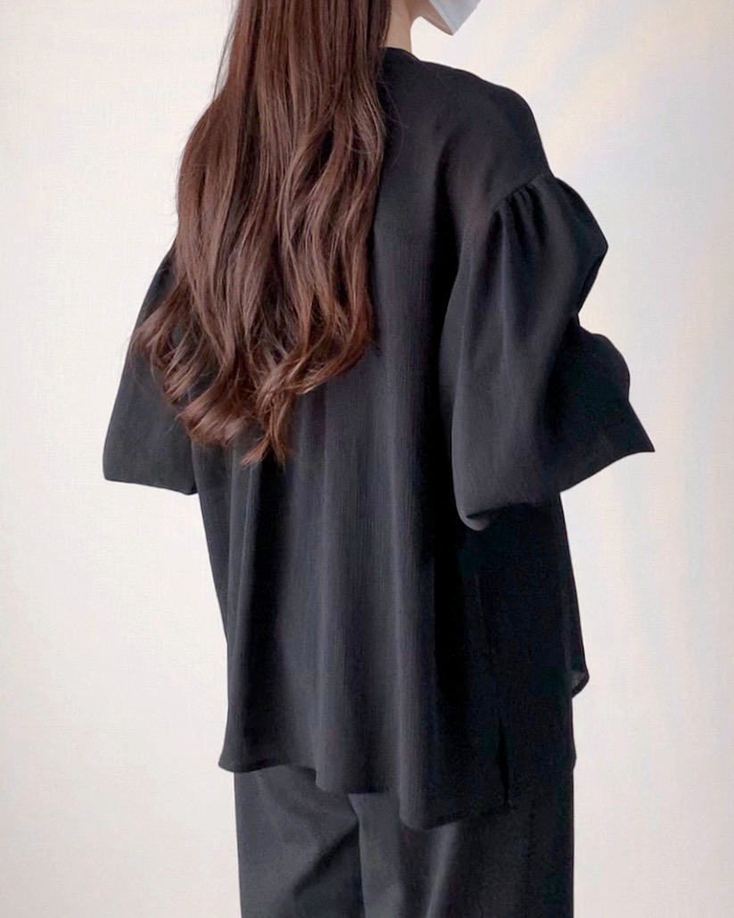 しまむらのおすすめファッションアイテム「KOKバルーンスリーブBL」