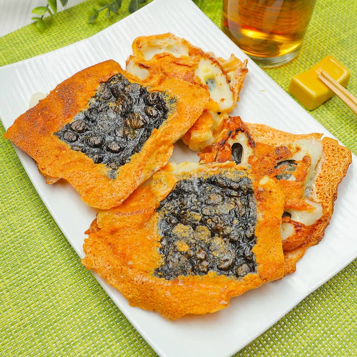 白い皿に盛られた料理