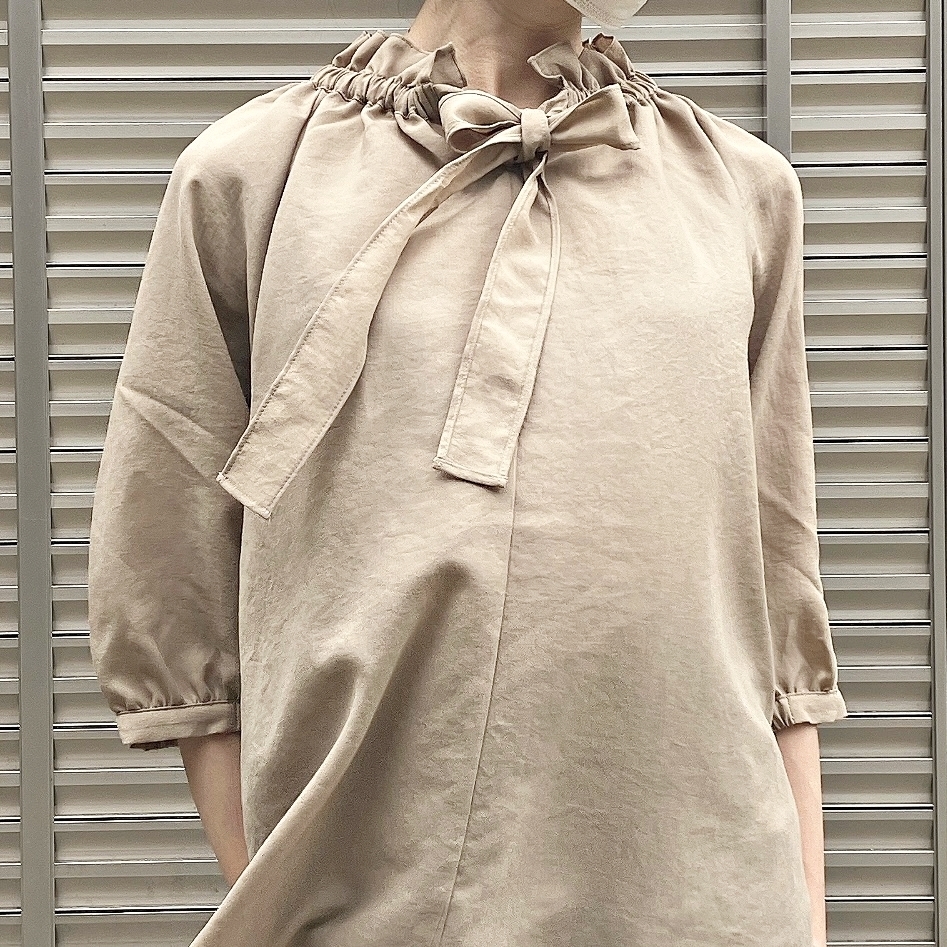 Honeys（ハニーズ）のおすすめトップス「6分袖フリルネックブラウス」