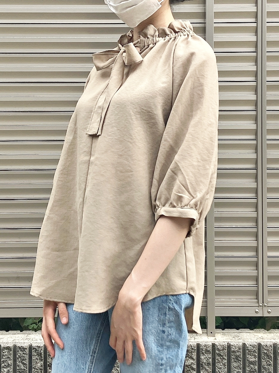 Honeys（ハニーズ）のおすすめトップス「6分袖フリルネックブラウス」